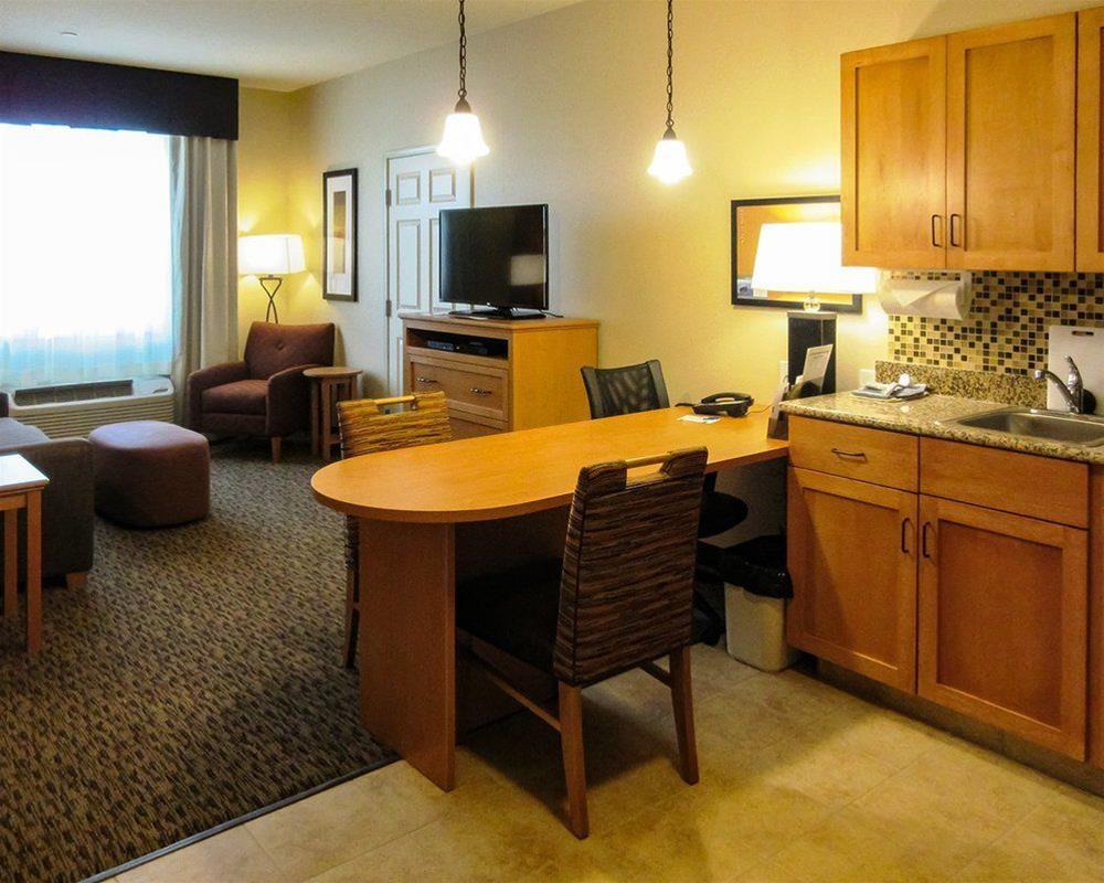 Mainstay Suites Watford City - Event Center Extérieur photo